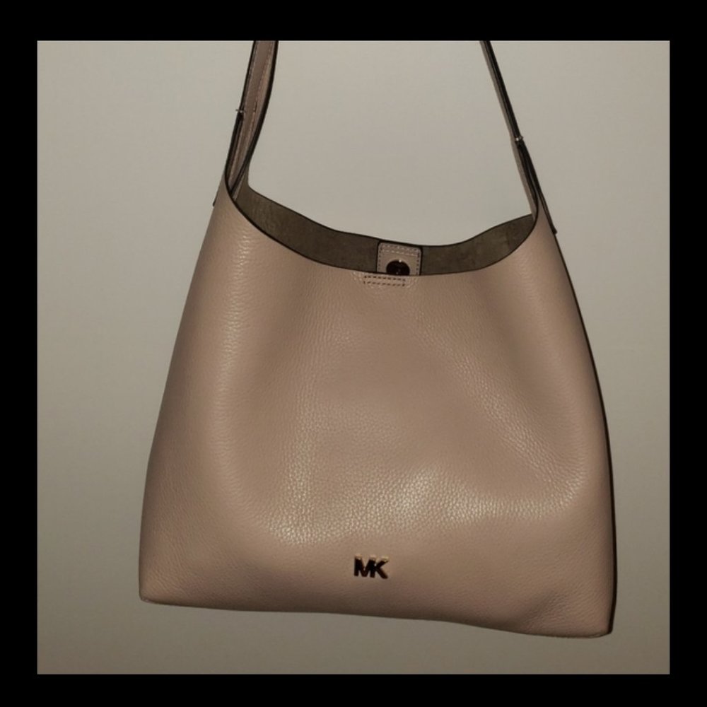 Michael Kors Junie Medium Shoulder Bag